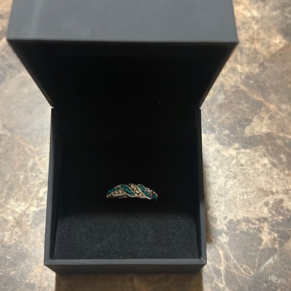 Beautiful Rhinestone Ring Size 7❤️‍🔥❤️‍🔥 - Picture 2 of 2